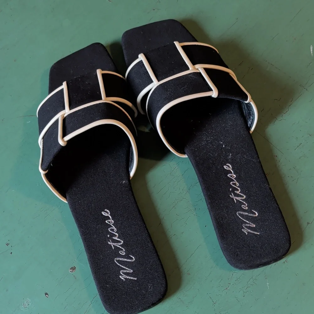MATISSE Biscayne Flat Sandals Slides in Woven Black Linen and Cream Leather Trim